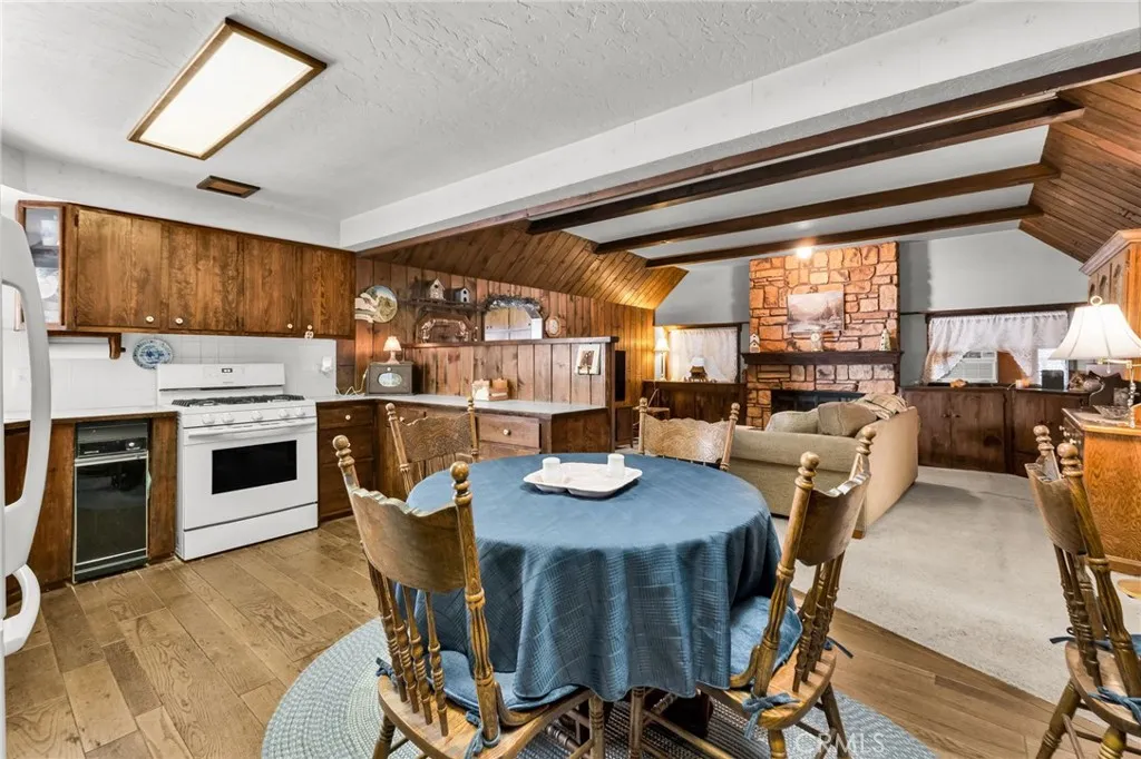 23023 Oak Lane, Crestline, California 92325 home-pic-10