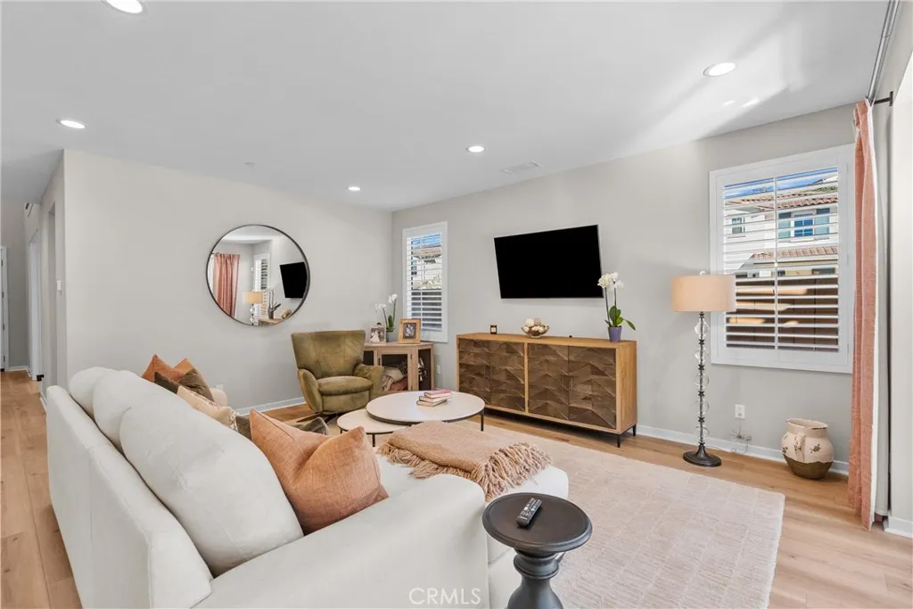 28332 Clarion, Canyon Country, California 91350 home-pic-8