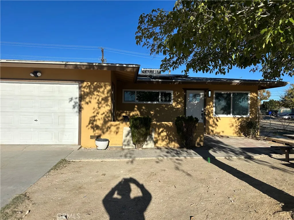 15059 Tatum Court, Victorville, California 92395 home-pic-1