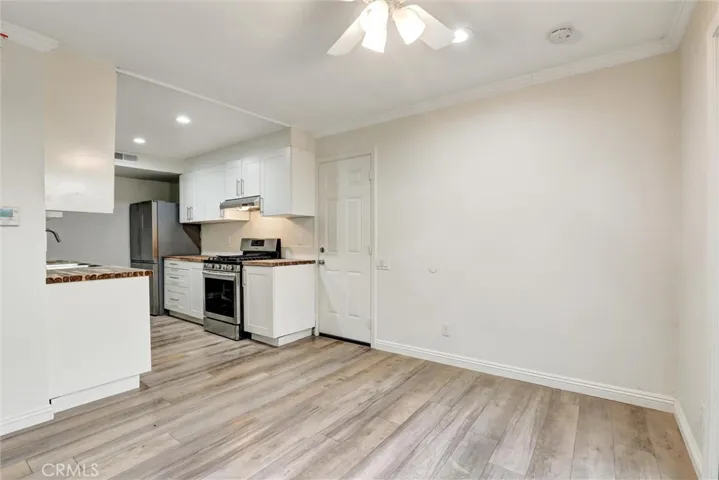 Door to Direct Access Garage