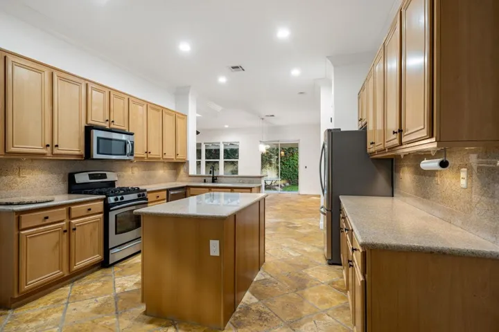 35-web-or-mls-CBLewisRd_OPMG_1225_032