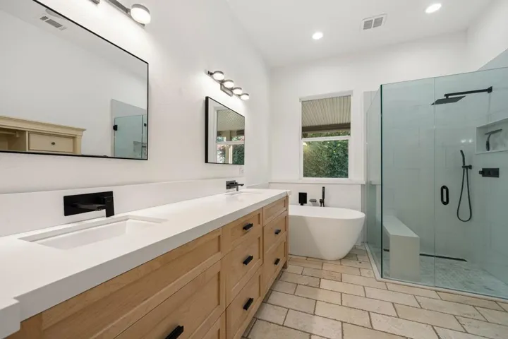 44-web-or-mls-CBLewisRd_OPMG_1225_041
