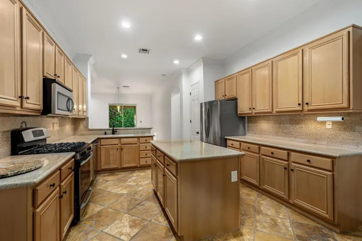 34-web-or-mls-CBLewisRd_OPMG_1225_031