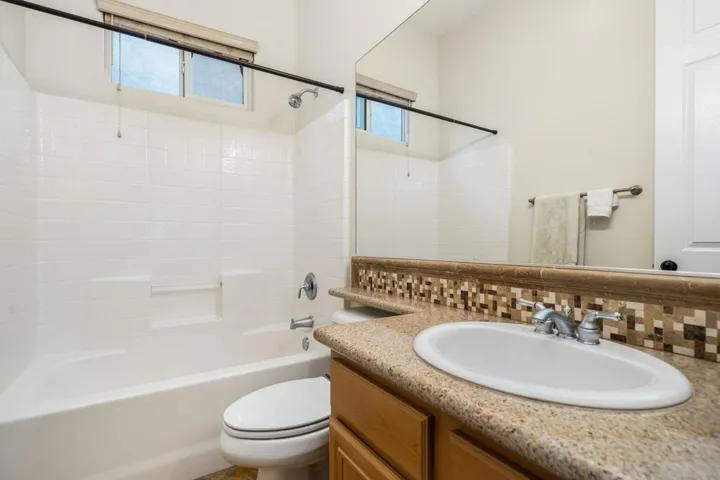 45-web-or-mls-CBLewisRd_OPMG_1225_042
