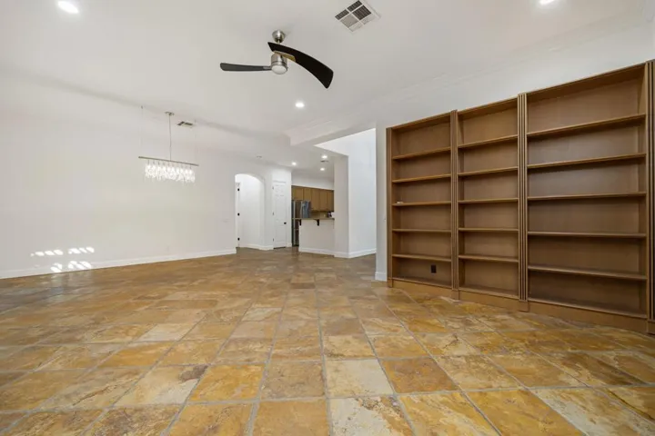 29-web-or-mls-CBLewisRd_OPMG_1225_026