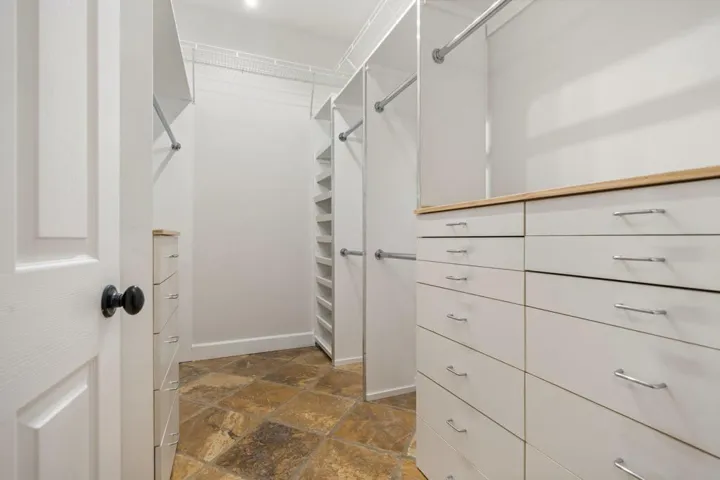 42-web-or-mls-CBLewisRd_OPMG_1225_039