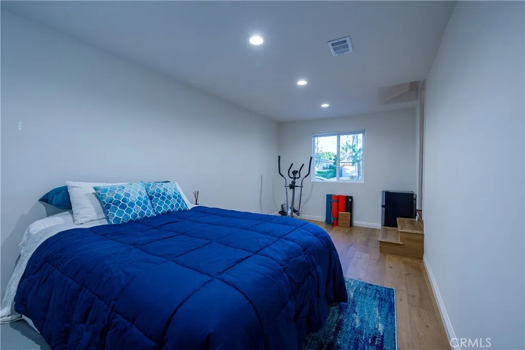 17726 Martha St., Encino, California 91316 home-pic-11