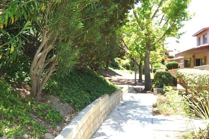 follow the walkway to 28124.