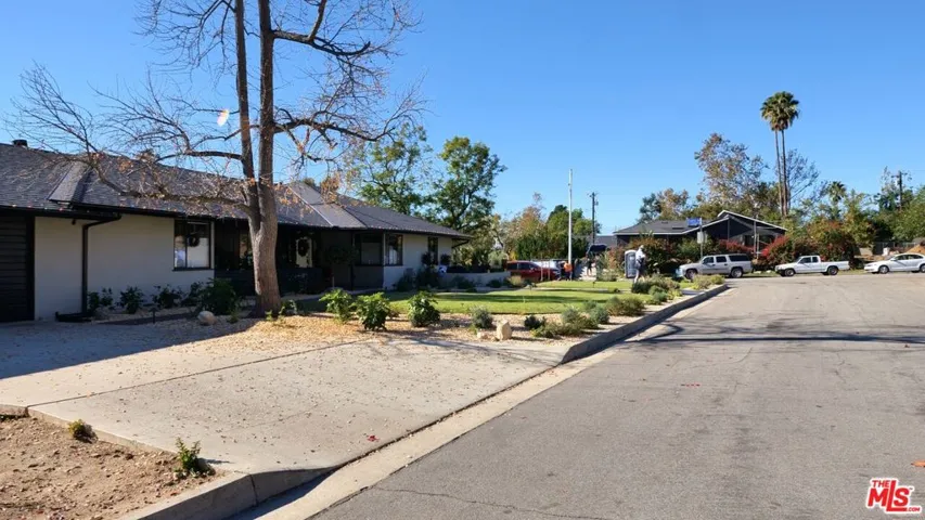 1685 E Calaveras Street, Altadena, California 91001