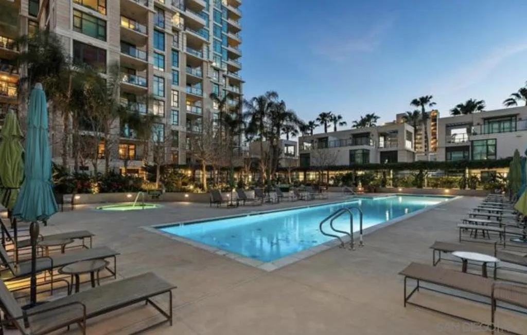 1205 Pacific Hwy 2002, San Diego, California 92101 home-pic-38