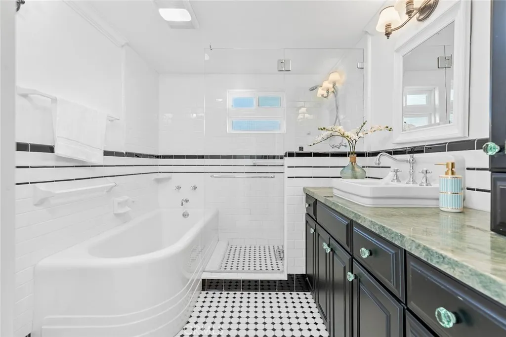 16401 Serenade Lane, Huntington Beach, California 92647 home-pic-13