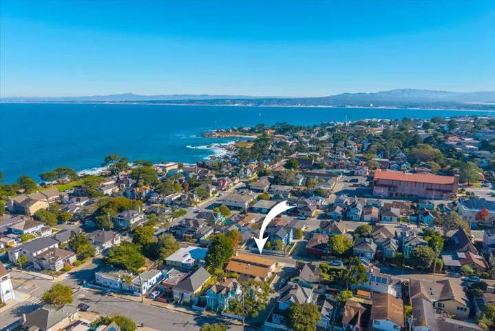 142 11th Street, Pacific Grove, California 93950