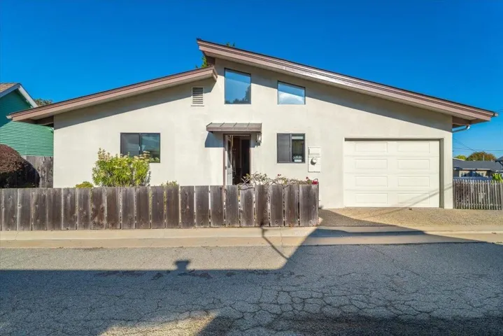 142 11th Street, Pacific Grove, California 93950