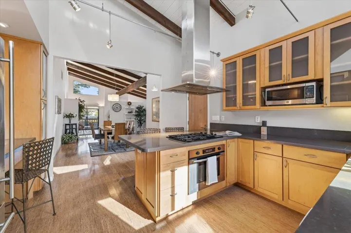 142 11th Street, Pacific Grove, California 93950