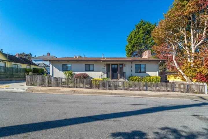 142 11th Street, Pacific Grove, California 93950