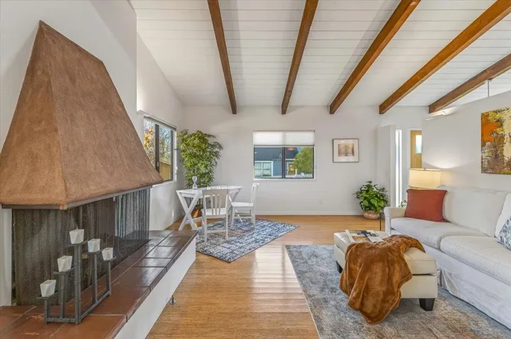 142 11th Street, Pacific Grove, California 93950