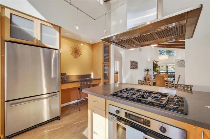 142 11th Street, Pacific Grove, California 93950