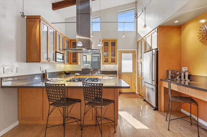 142 11th Street, Pacific Grove, California 93950