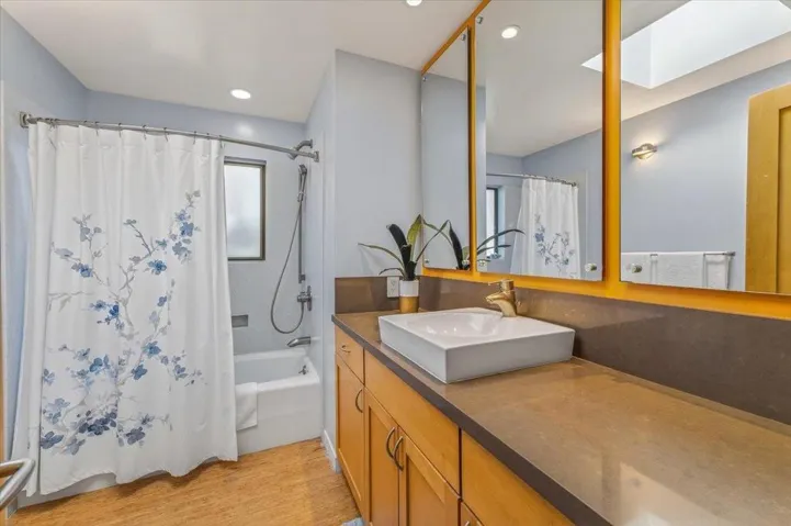142 11th Street, Pacific Grove, California 93950