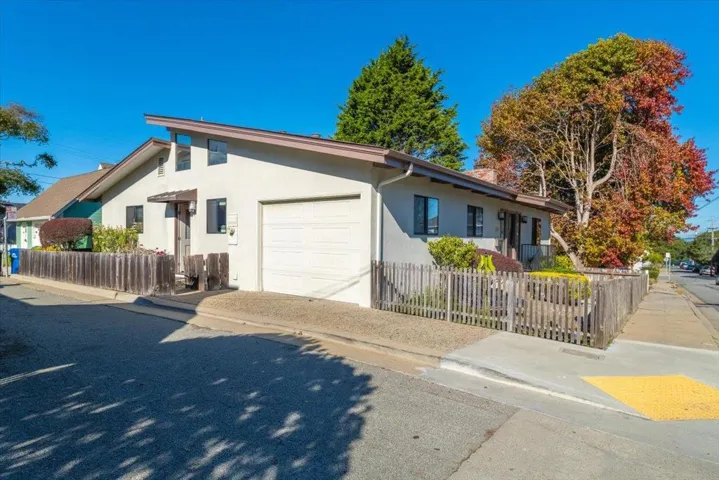 142 11th Street, Pacific Grove, California 93950