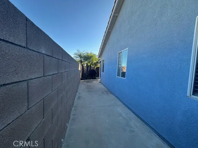 1343 W La Gloria, Rialto, California 92377 home-pic-20
