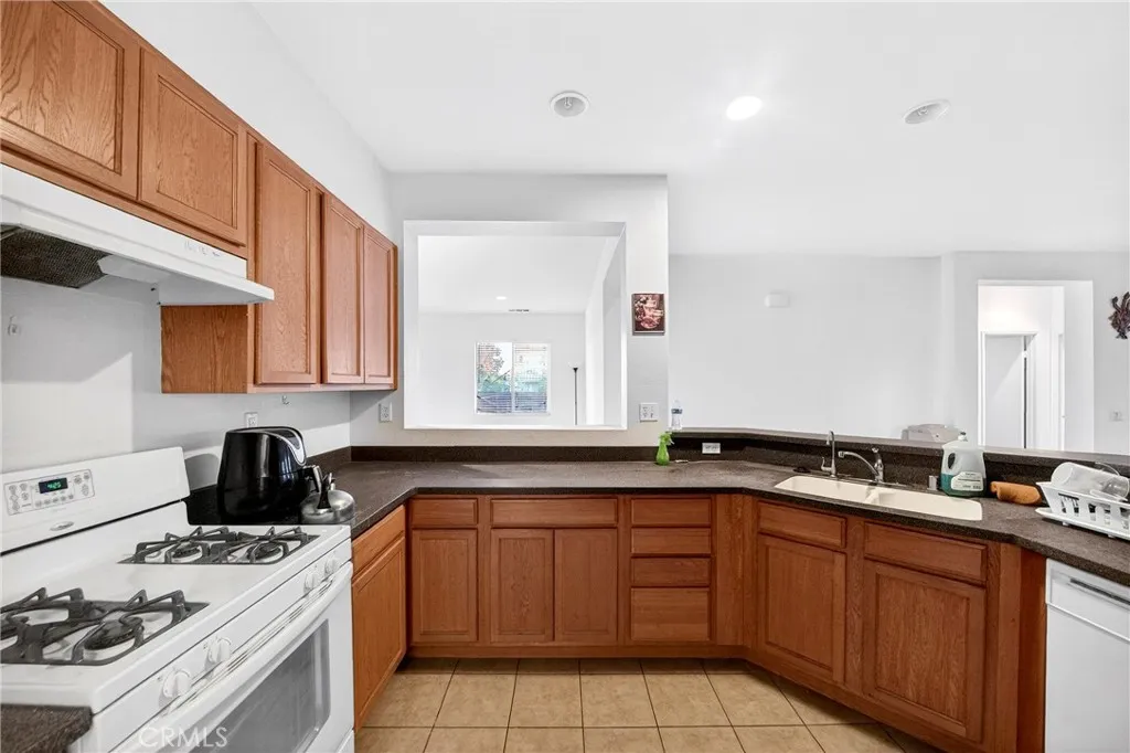 16649 Denham, Victorville, California 92395 home-pic-14
