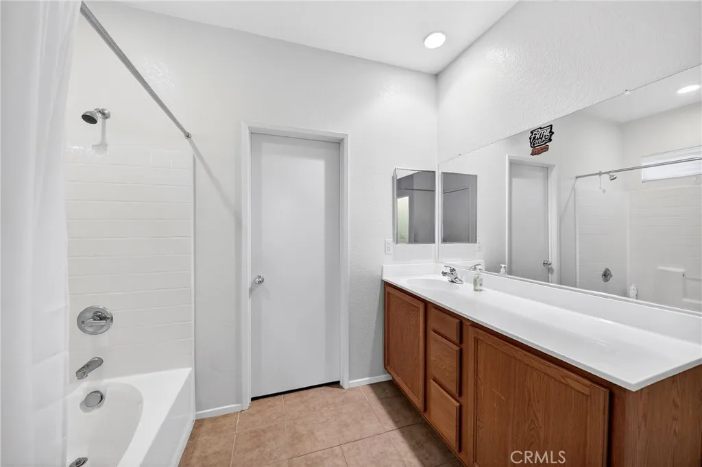 16649 Denham, Victorville, California 92395 home-pic-27