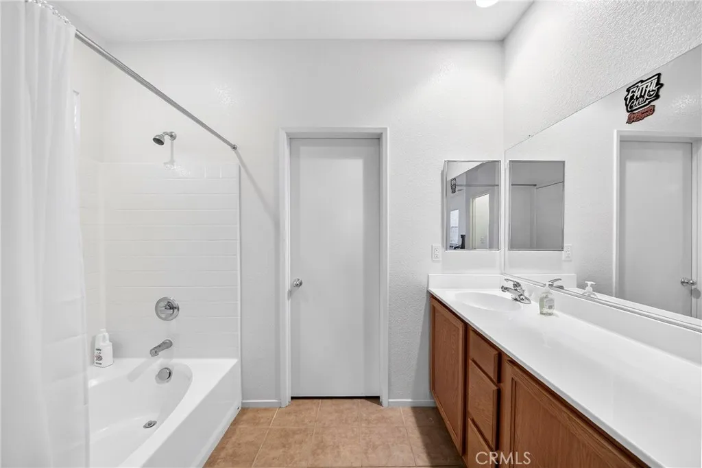 16649 Denham, Victorville, California 92395 home-pic-28