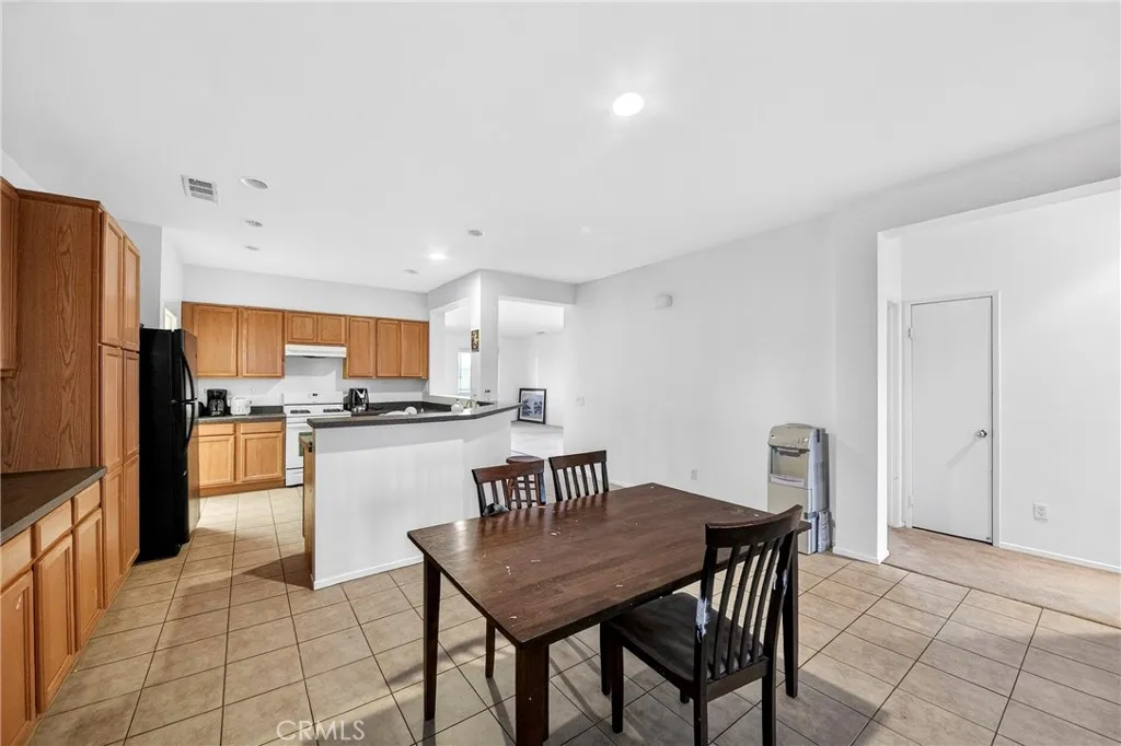 16649 Denham, Victorville, California 92395 home-pic-17