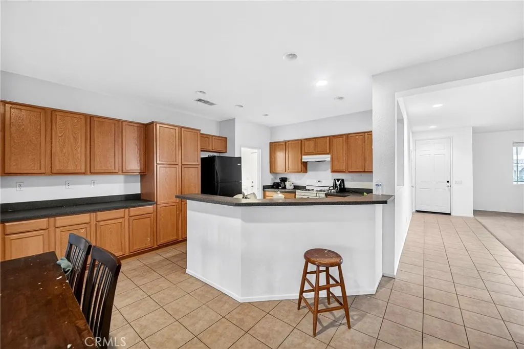 16649 Denham, Victorville, California 92395 home-pic-12