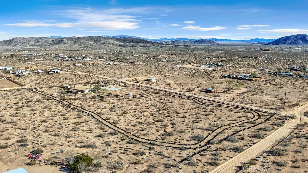 1998 Cambria Avenue, Landers, California 92285 home-pic-46