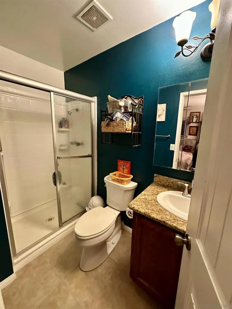 5015 Macario Dr, Oceanside, California 92057 home-pic-10