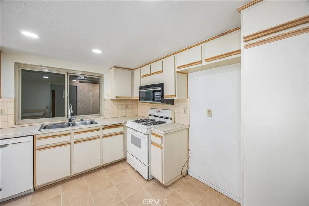 1089 Ardmore Circle, Redlands, California 92374 home-pic-13