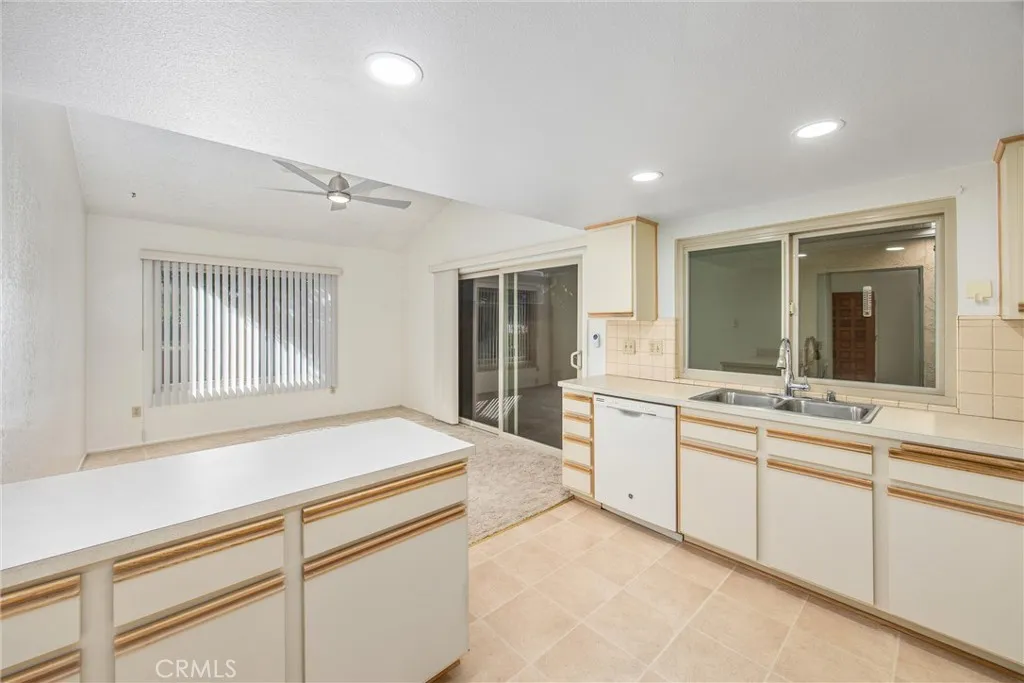 1089 Ardmore Circle, Redlands, California 92374 home-pic-10