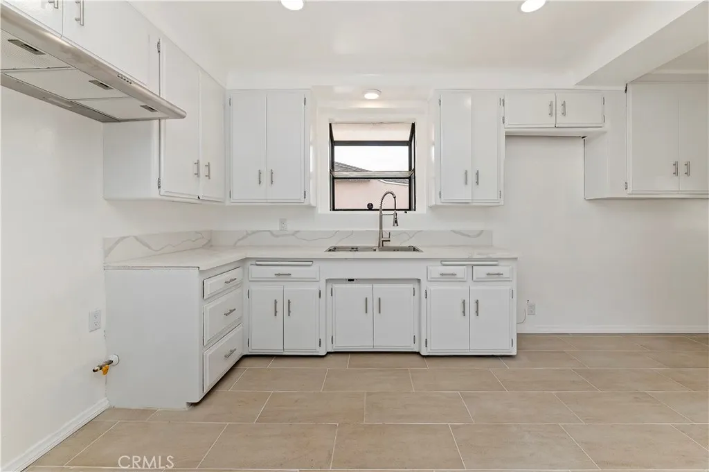 2915 W 95th, Inglewood, California 90305 home-pic-13