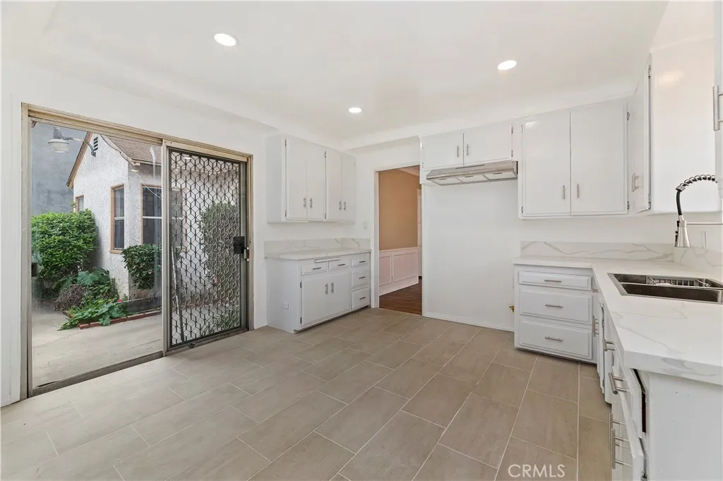 2915 W 95th, Inglewood, California 90305 home-pic-16