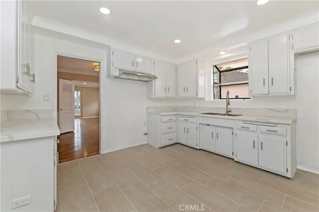 2915 W 95th, Inglewood, California 90305 home-pic-14