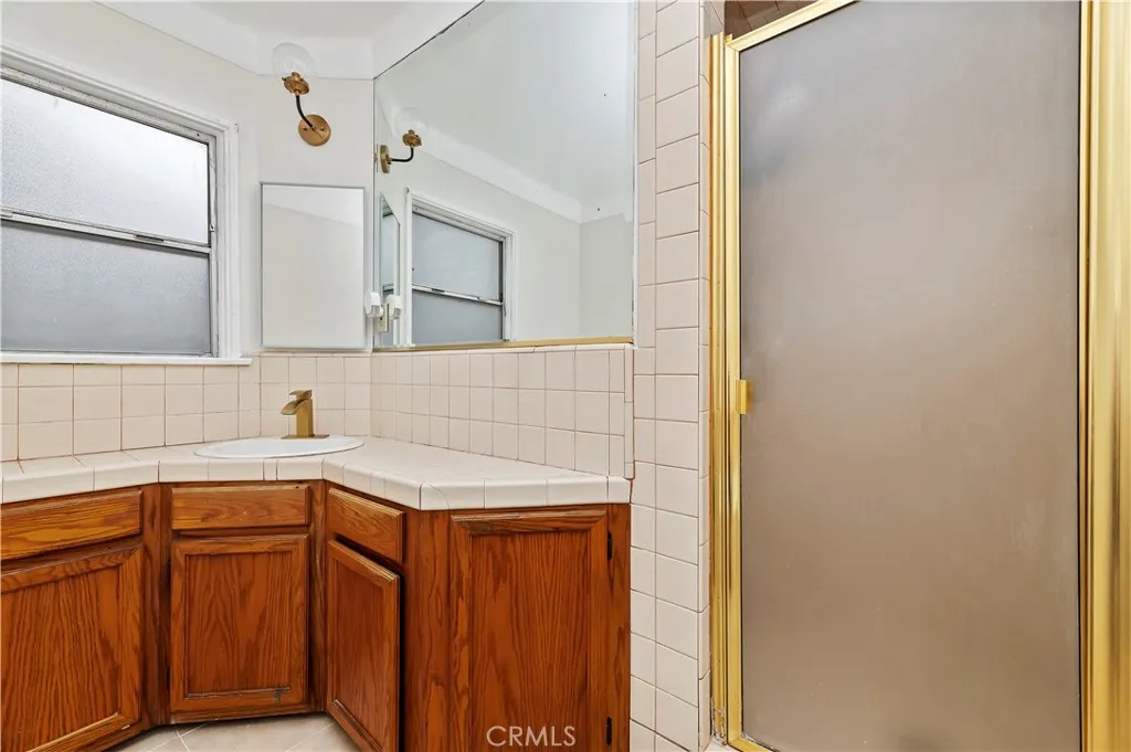 2915 W 95th, Inglewood, California 90305 home-pic-27