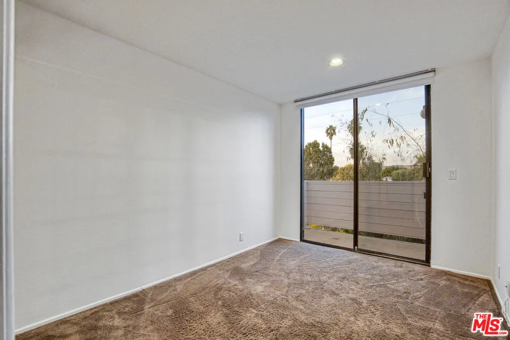 13331 Moorpark Street 352, Sherman Oaks, California 91423 home-pic-16