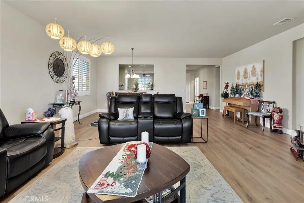 10332 Darby, Apple Valley, California 92308 home-pic-11