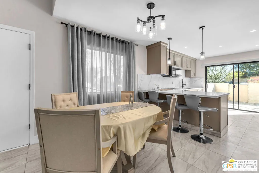 5803 Los Santos Drive 19, Palm Springs, California 92264 home-pic-6