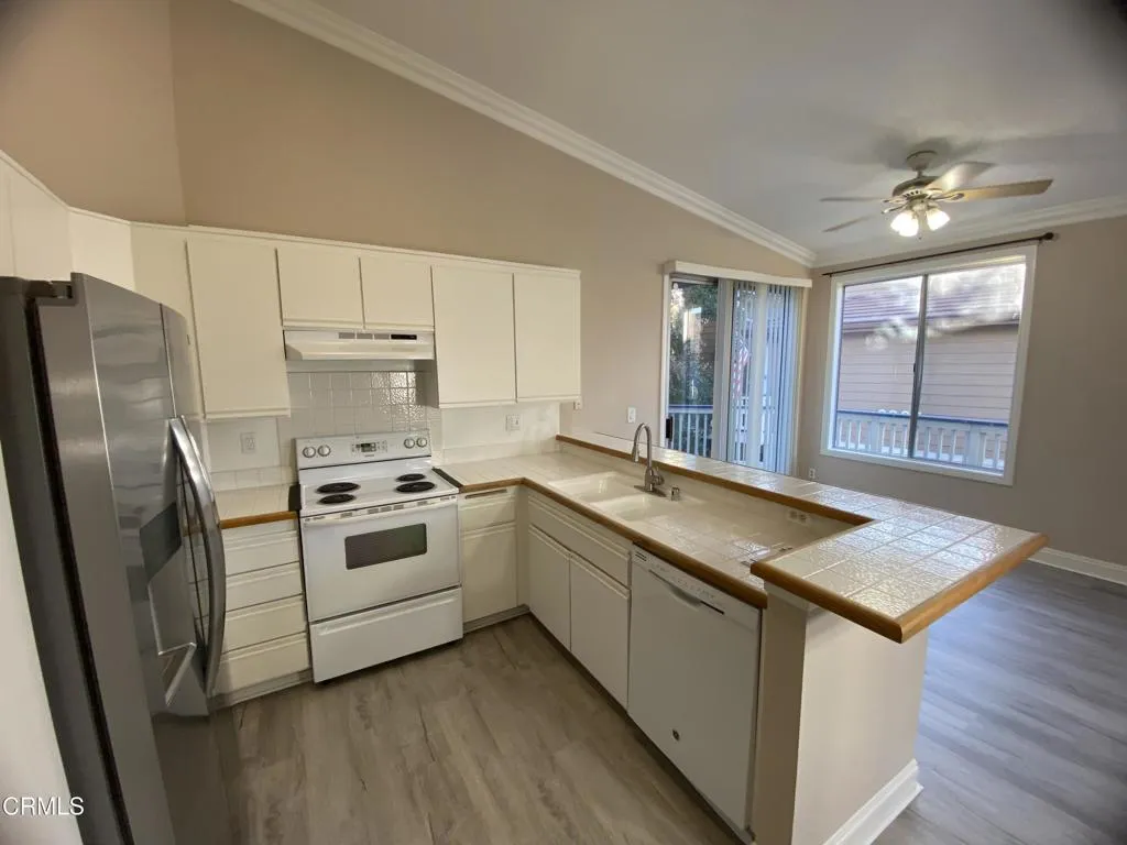 2394 Pleasant Way J, Thousand Oaks, California 91362 home-pic-8