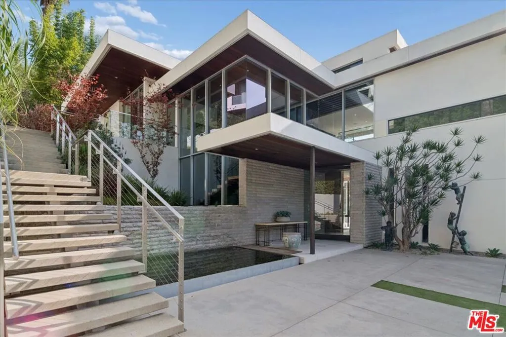1232 Sunset Plaza Dr
