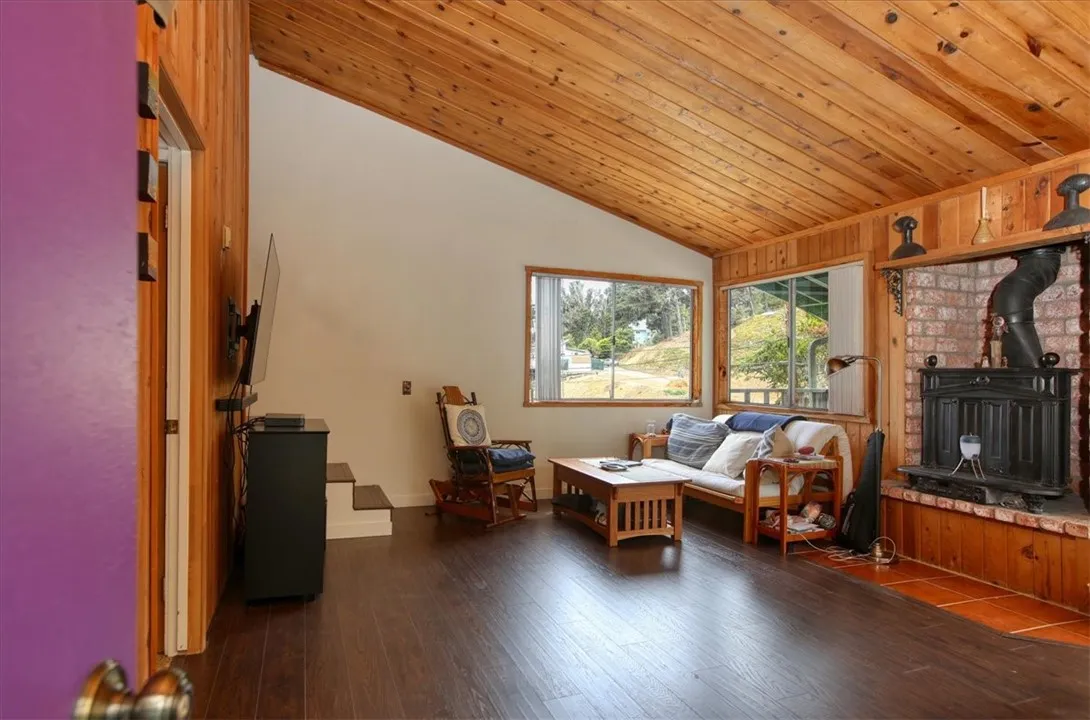 910 Sheffield Street, Cambria, California 93428 home-pic-2