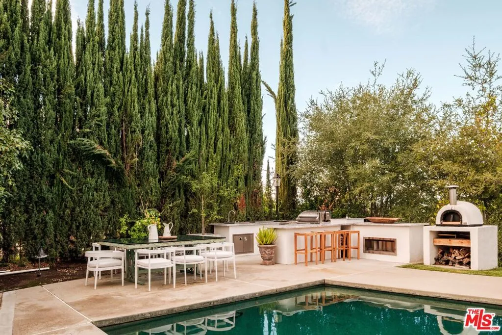 18875 Pasadero Drive, Tarzana, California 91356 home-pic-60