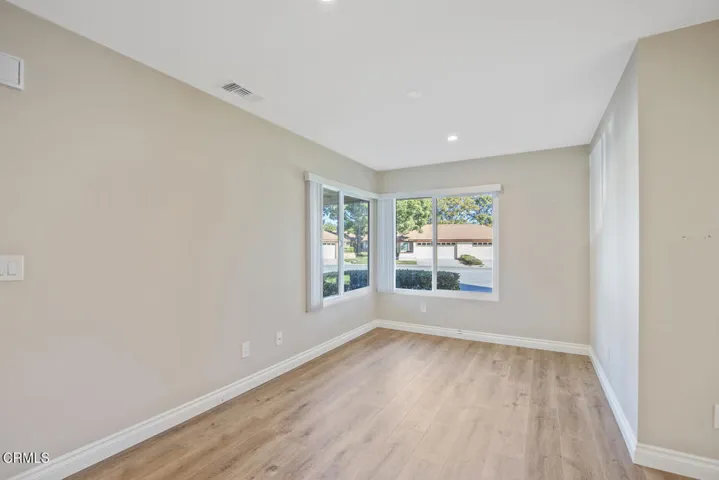 13325 Village 13 Camarillo CA-large-020-