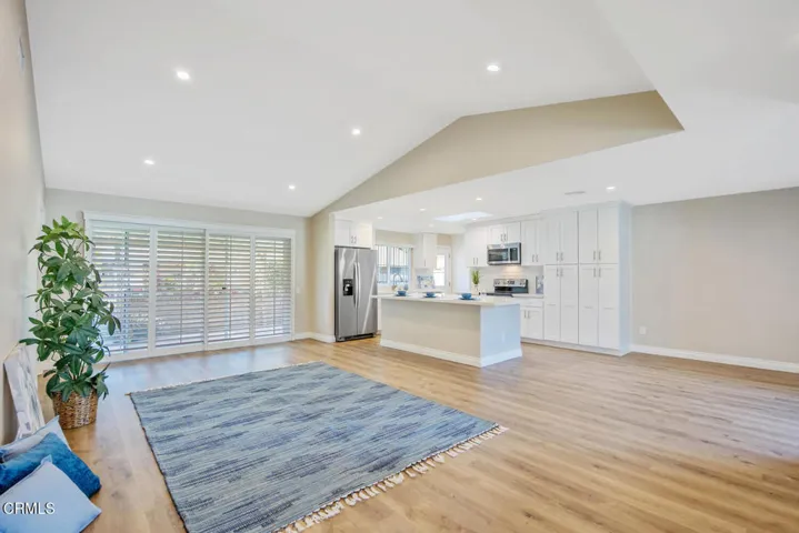 13325 Village 13 Camarillo CA-large-008-