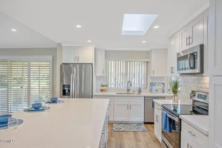 13325 Village 13 Camarillo CA-large-013-