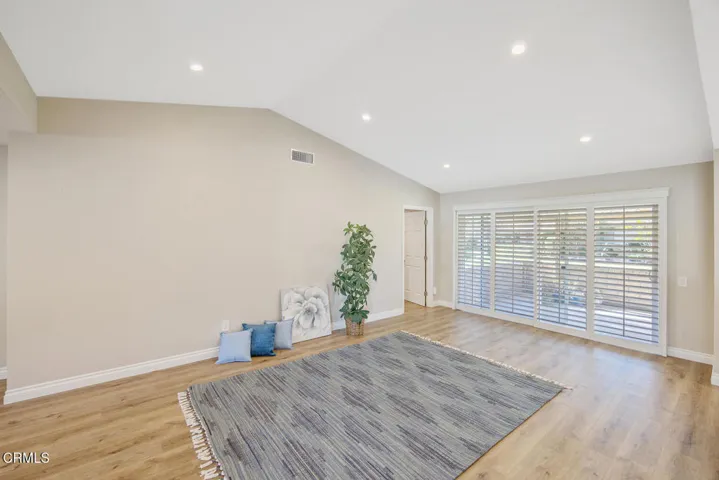 13325 Village 13 Camarillo CA-large-018-