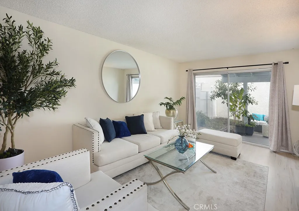 15289 Cadiz, Westminster, California 92683 home-pic-10